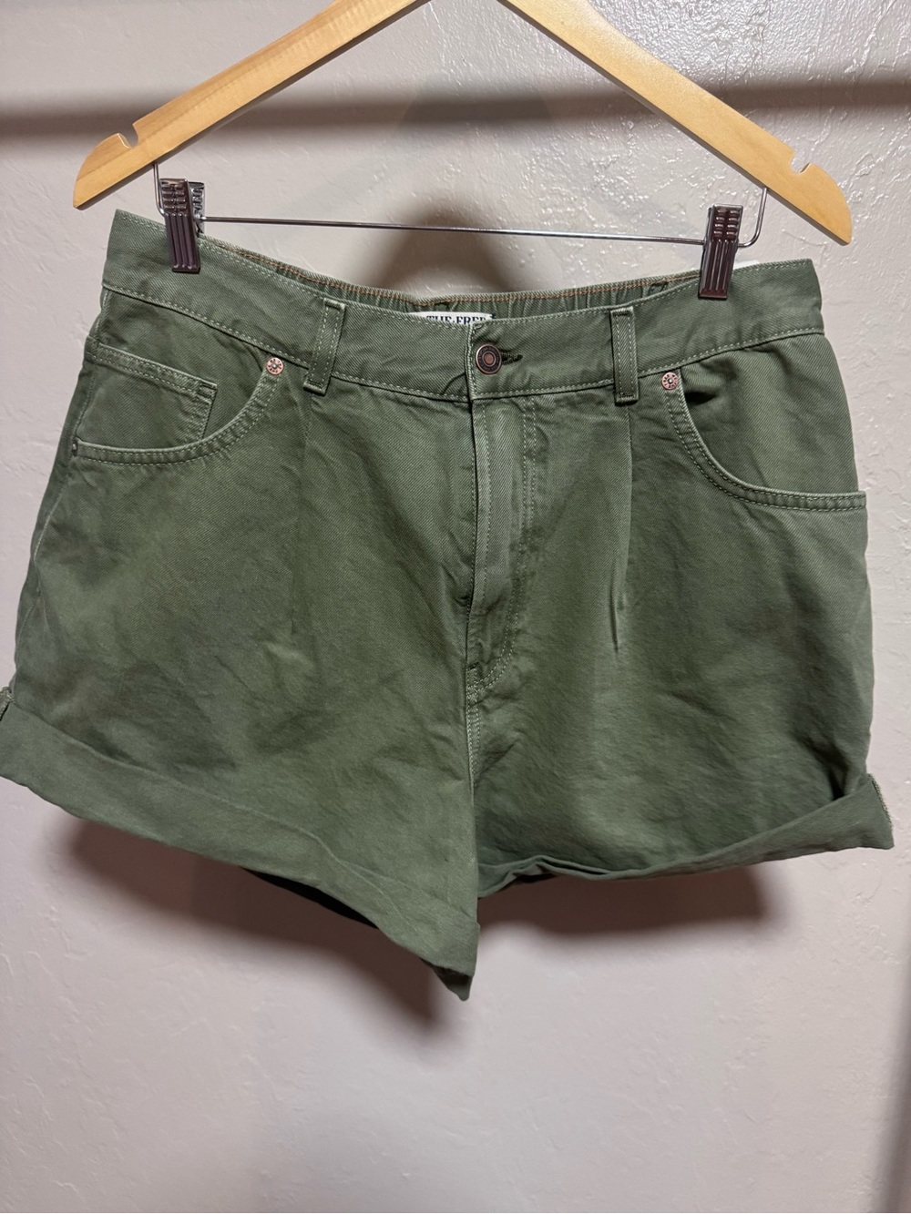 Free People We The Free Danni Shorts NWT Size L Army Green - Picture 2 of 8